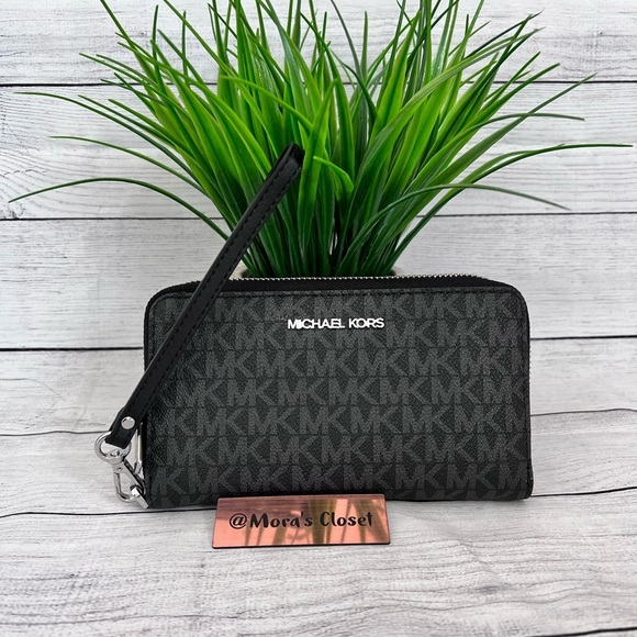 Michael Kors Handbags - Michael Kors Wallet